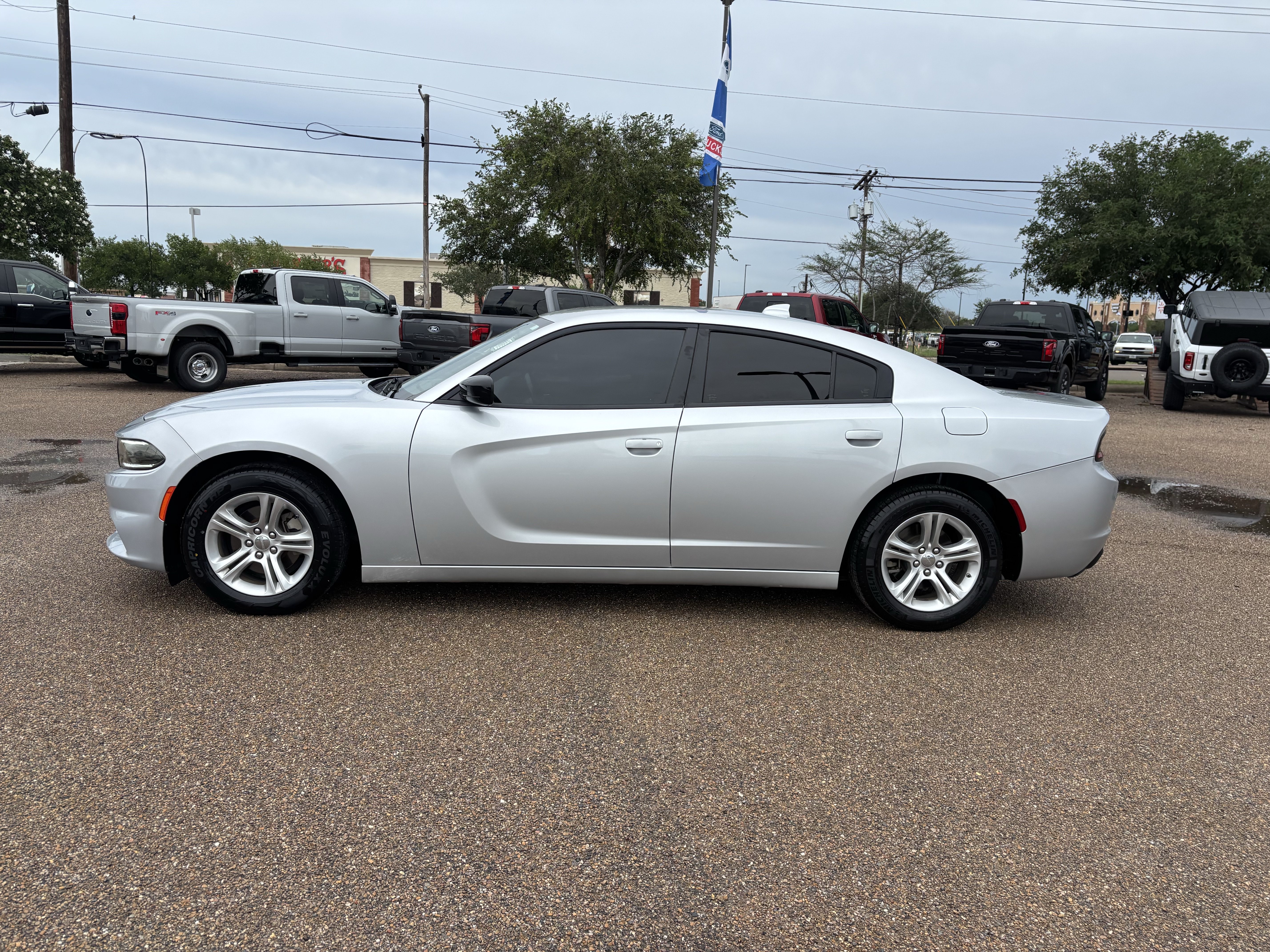 Used 2023 Dodge Charger SXT RWD image 2