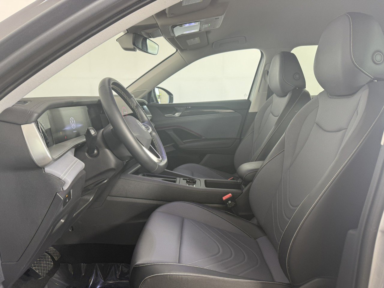 Used 2026 Volkswagen Tiguan SE AWD/4WD image 14