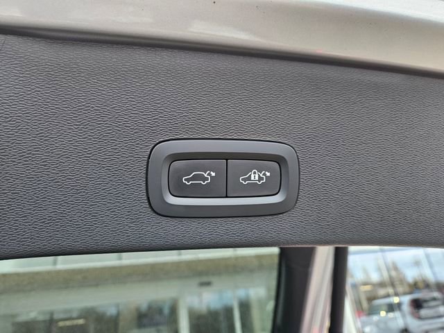Used 2023 Volvo C40 P8 Recharge Ultimate w/ Protection Package Premier image 12
