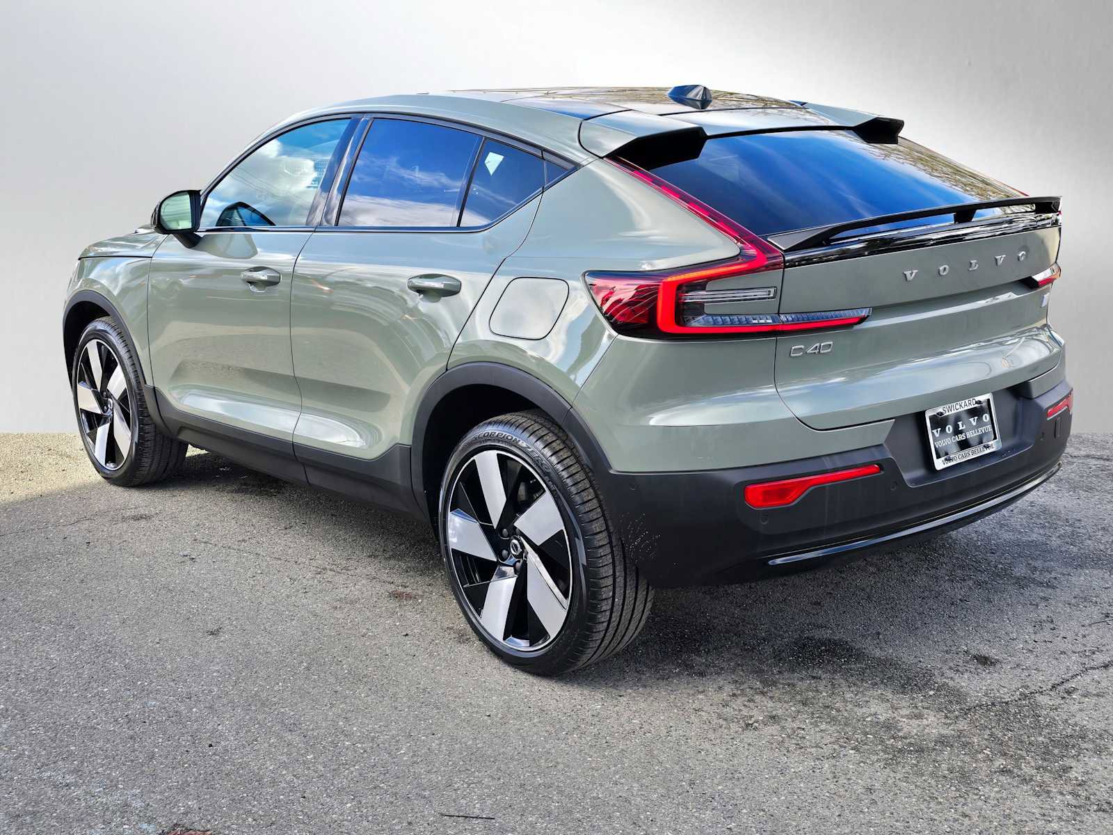 Used 2023 Volvo C40 P8 Recharge Ultimate w/ Protection Package Premier image 5