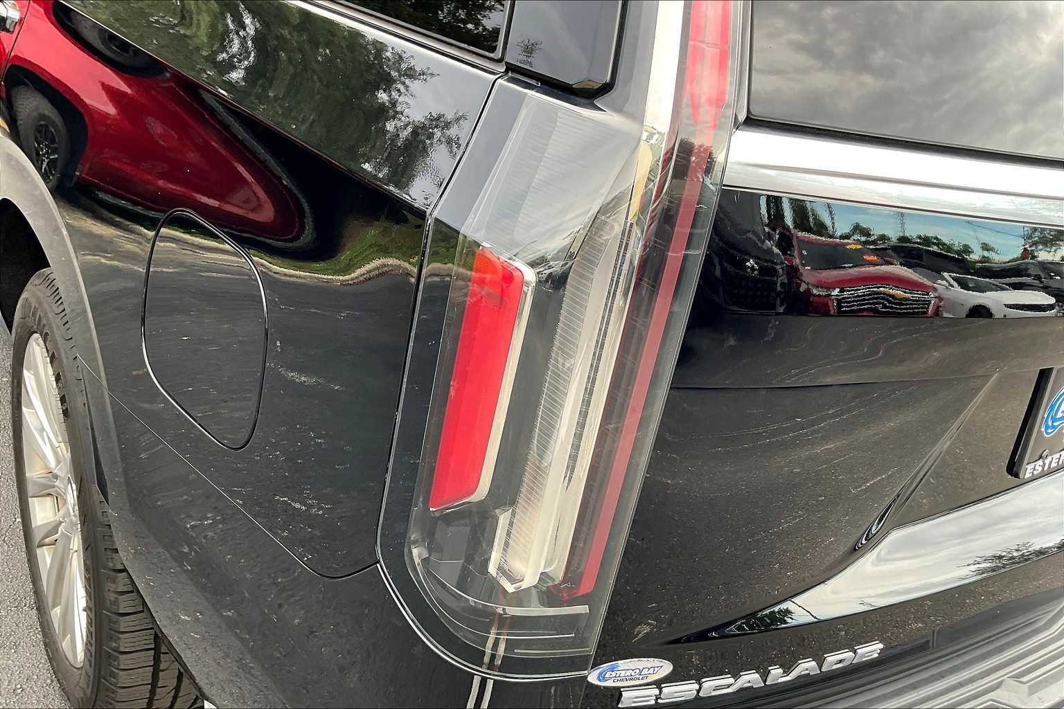 Used 2021 Cadillac Escalade Premium Luxury w/ Driver Assist Tech Package image 28