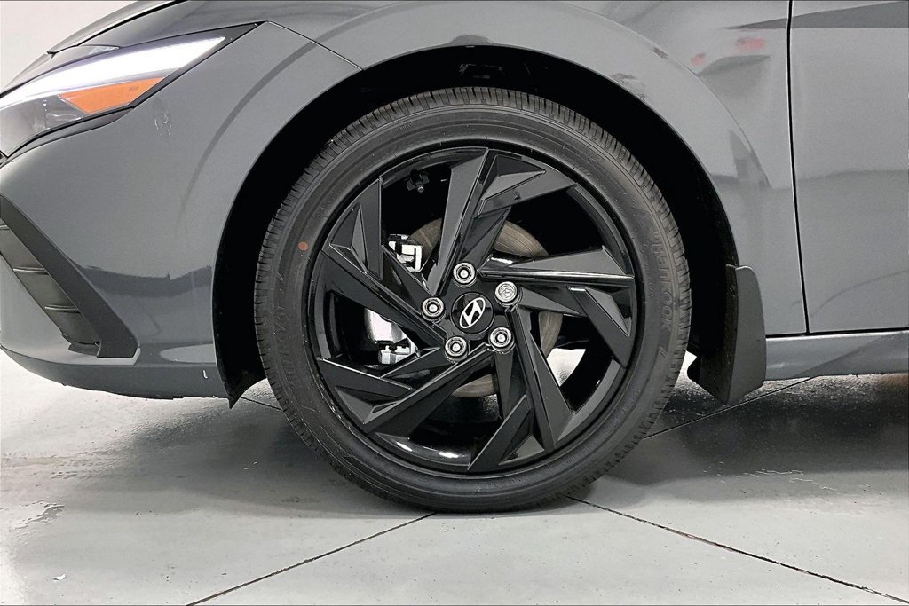 New 2026 Hyundai Elantra SEL Sport FWD image 30