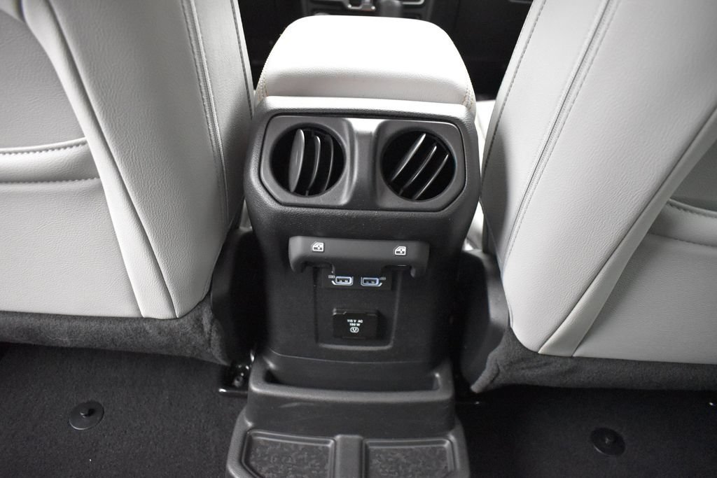 Used 2022 Jeep Wrangler Unlimited Sahara AWD/4WD image 17