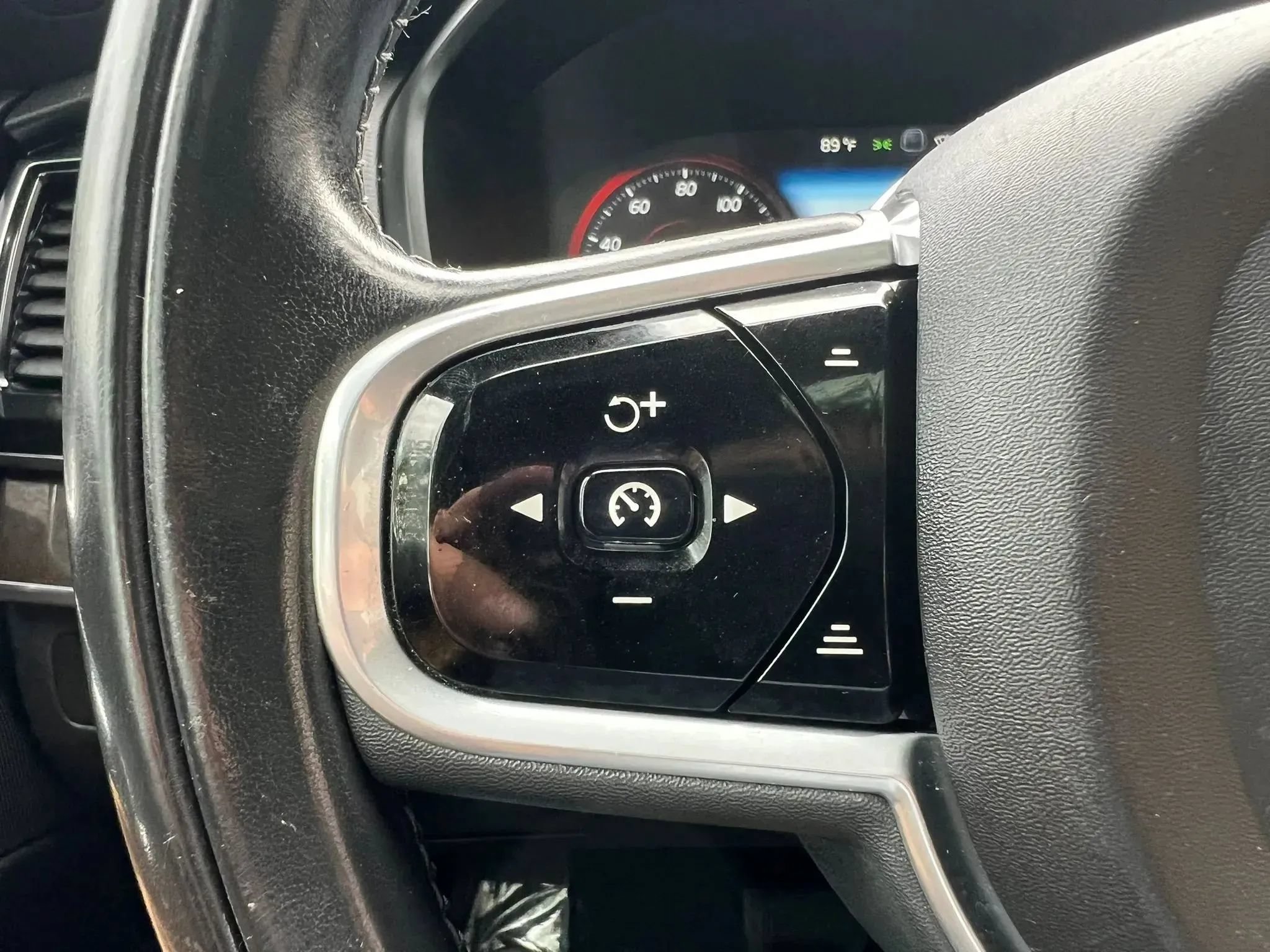 Used 2017 Volvo XC90 T6 Momentum w/ Vision Package AWD/4WD image 25