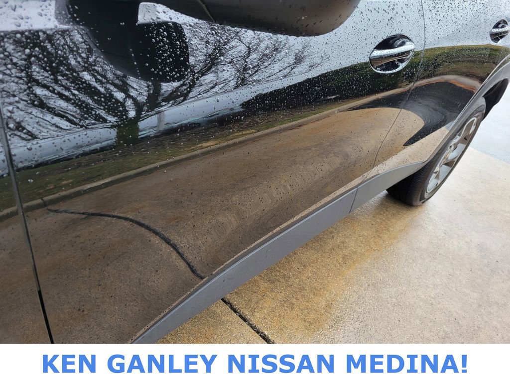 Used 2025 Chevrolet Trax LT image 11