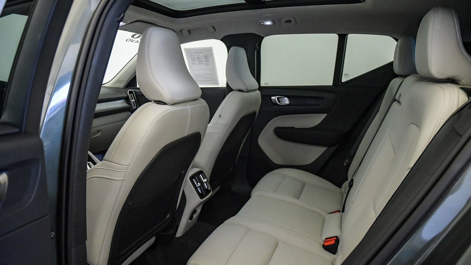 Certified 2026 Volvo XC40 B5 Plus AWD/4WD image 19