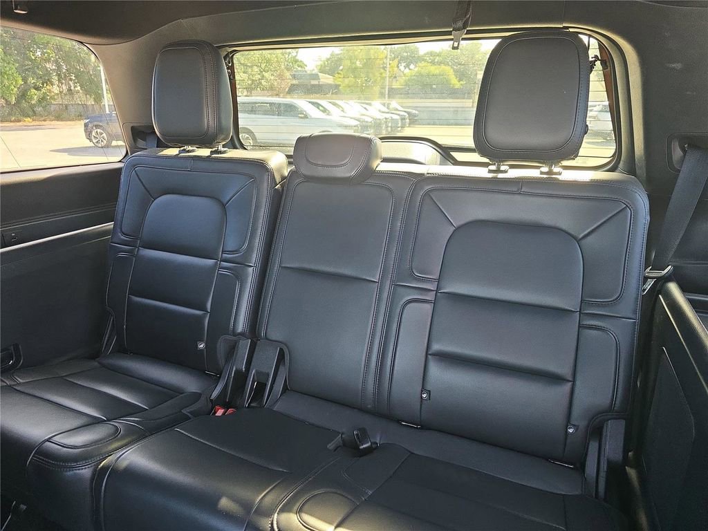 Certified 2023 Lincoln Navigator Reserve AWD/4WD image 9