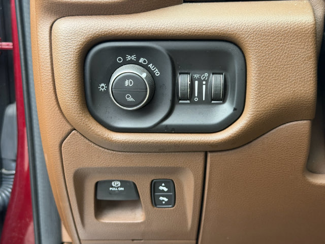 Used 2019 RAM 1500 Laramie AWD/4WD image 25