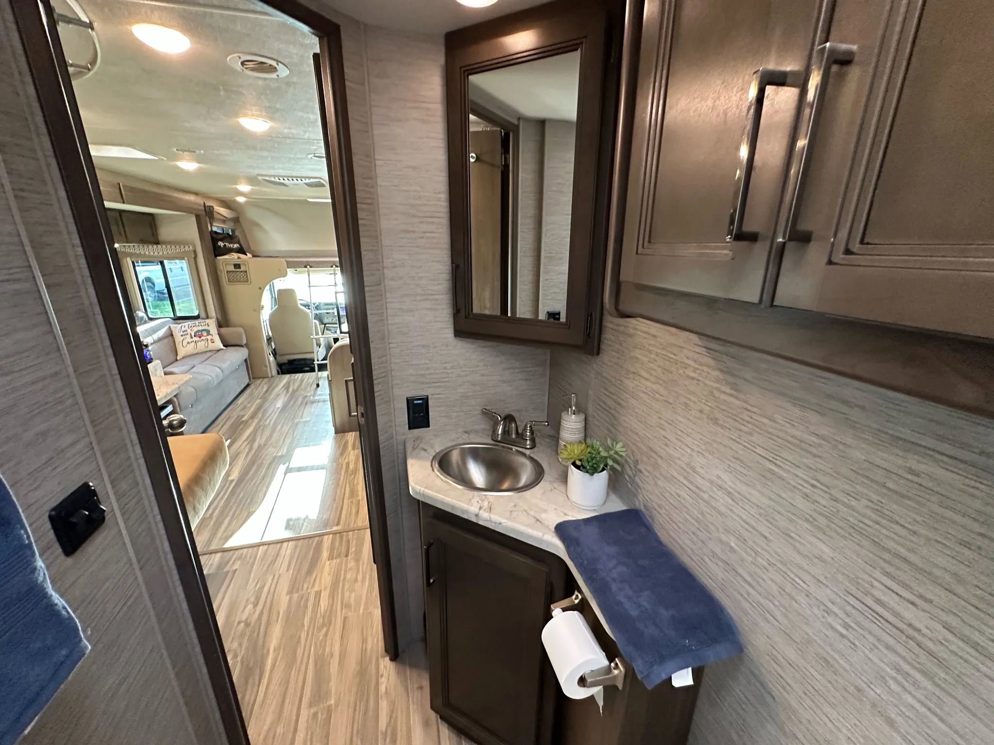 Used 2021 Ford E-450 and Econoline 450 Super Duty w/ Motorhome Prep Package image 58