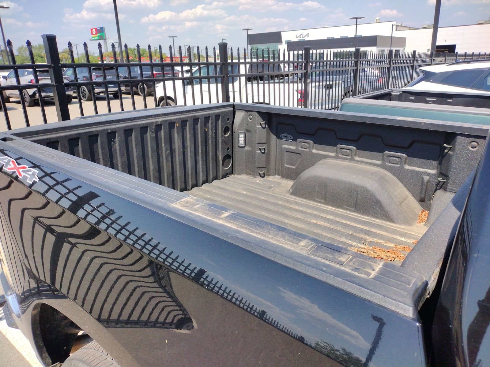 Used 2023 Chevrolet Silverado 1500 LT AWD/4WD image 6