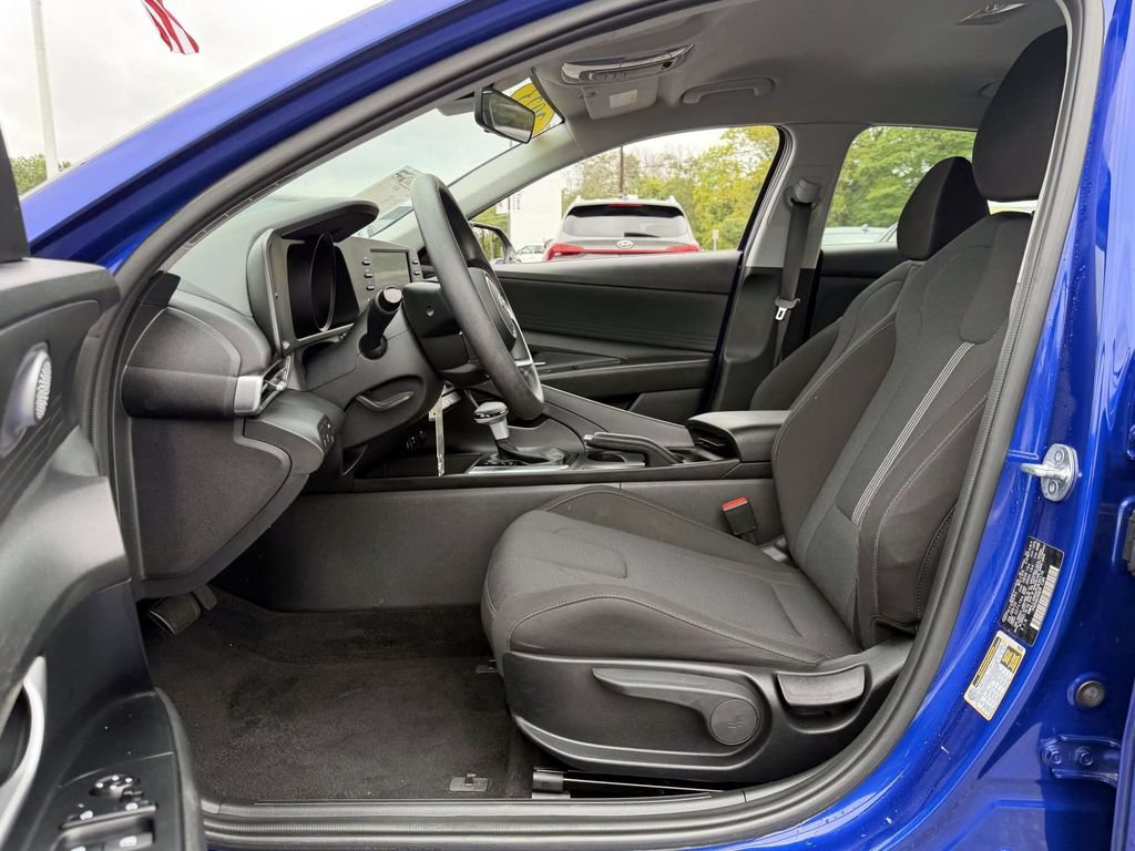 Certified 2023 Hyundai Elantra SE FWD image 8