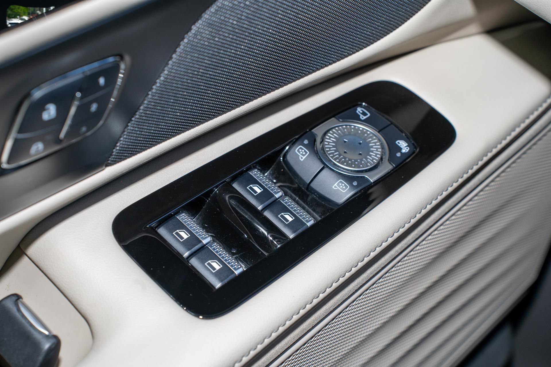 Used 2024 Lincoln Nautilus Reserve image 25