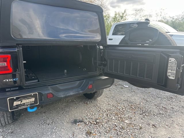 Used 2024 Jeep Wrangler Unlimited Sahara w/ Technology Group image 43