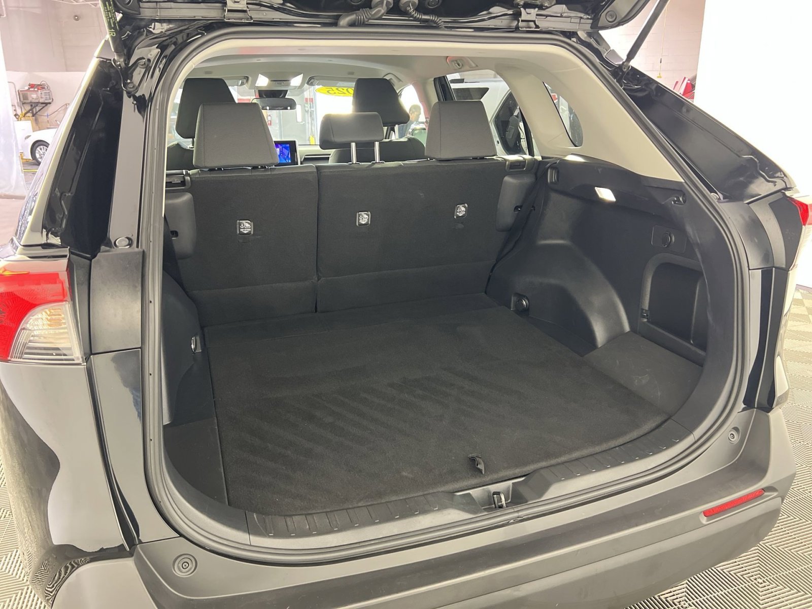 Used 2025 Toyota RAV4 XLE image 26