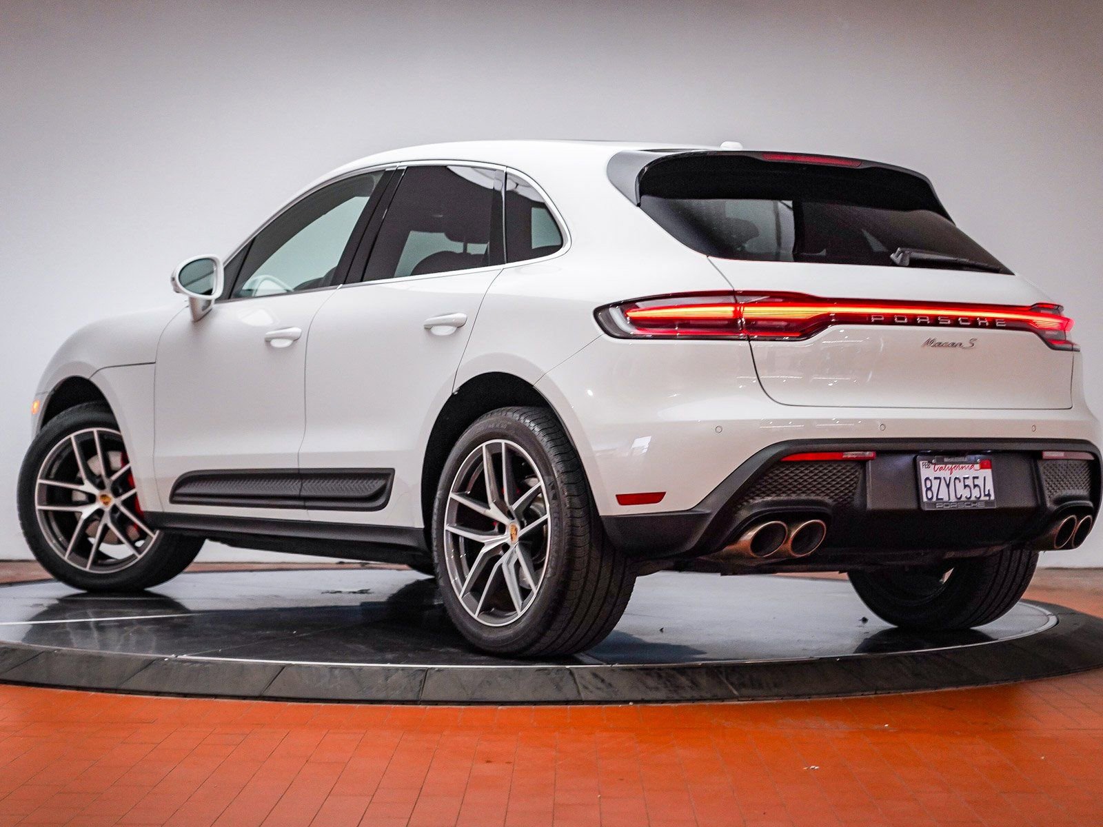 Certified 2022 Porsche Macan S image 3