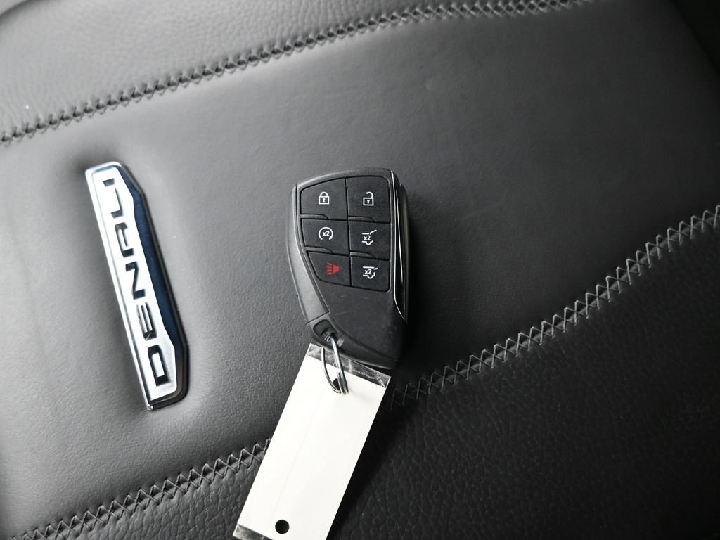 Used 2025 GMC Yukon Denali AWD/4WD image 21