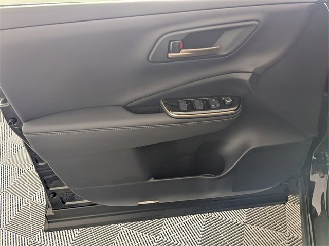 Used 2025 Toyota Crown XLE image 10