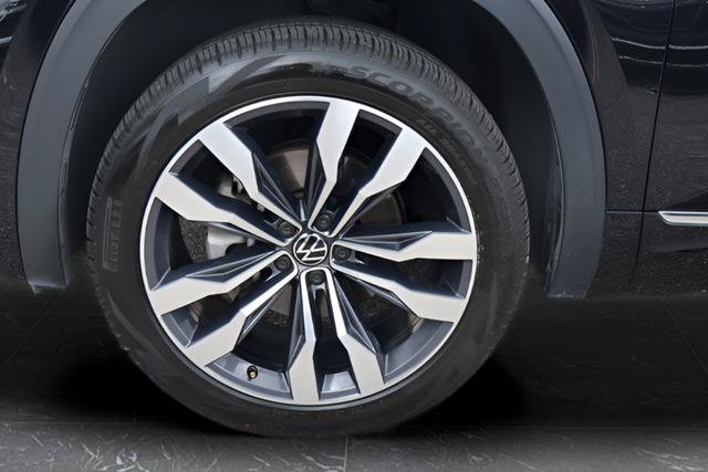 Used 2021 Volkswagen Atlas SEL R-Line FWD image 10