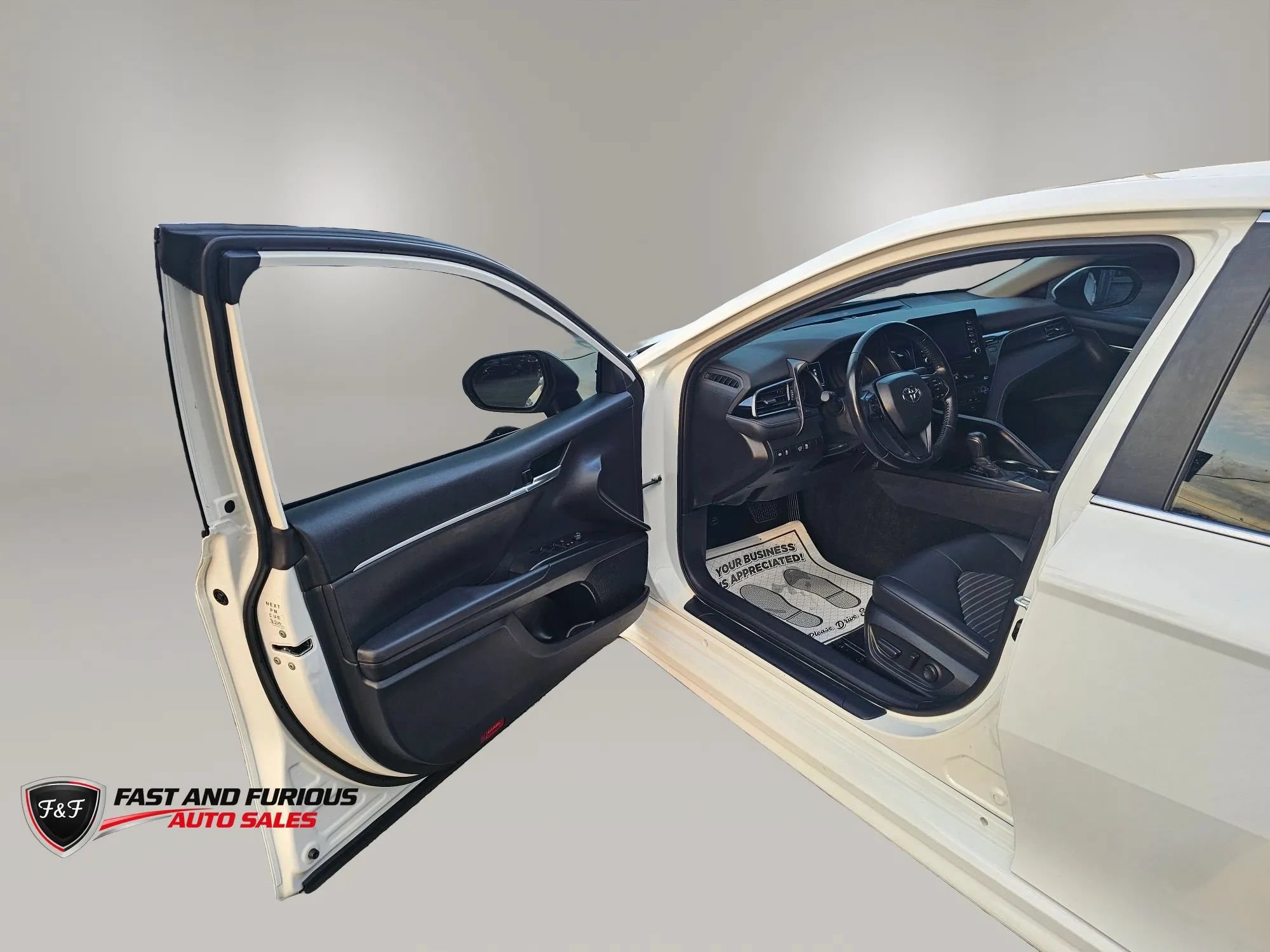 Used 2023 Toyota Camry SE FWD image 9