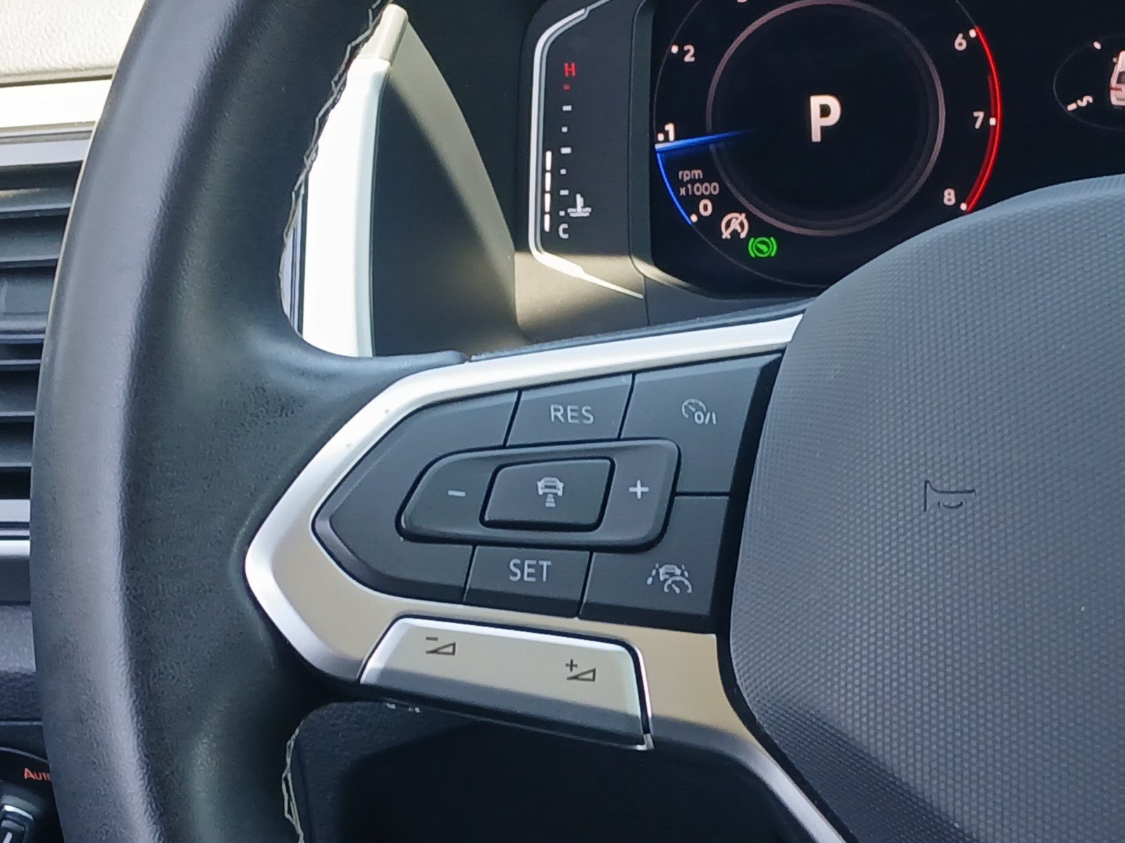 Used 2023 Volkswagen Atlas SEL AWD/4WD image 9