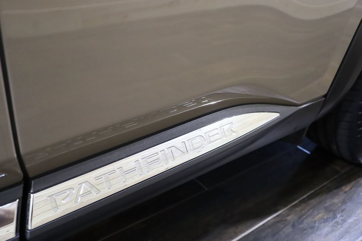 Used 2024 Nissan Pathfinder Platinum w/ Cargo Package AWD/4WD image 16