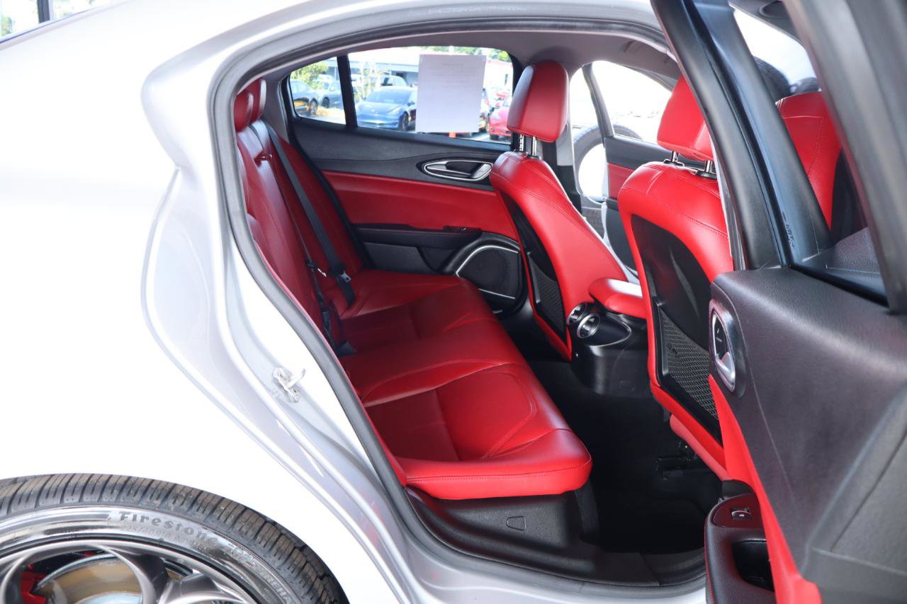 Used 2019 Alfa Romeo Giulia RWD image 32