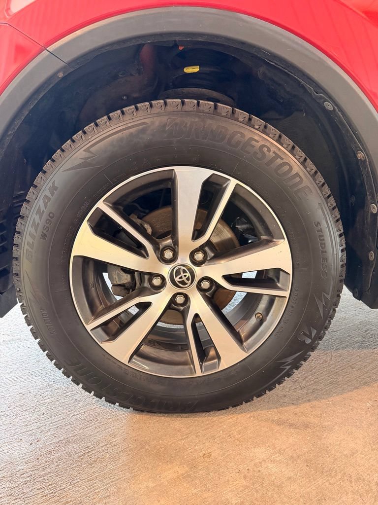 Used 2016 Toyota RAV4 XLE AWD/4WD image 9