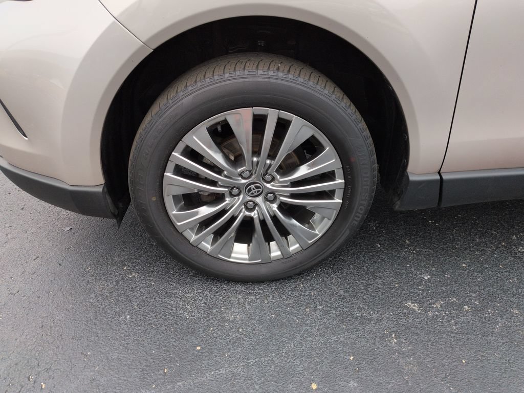 Certified 2024 Toyota Venza Limited AWD/4WD image 27