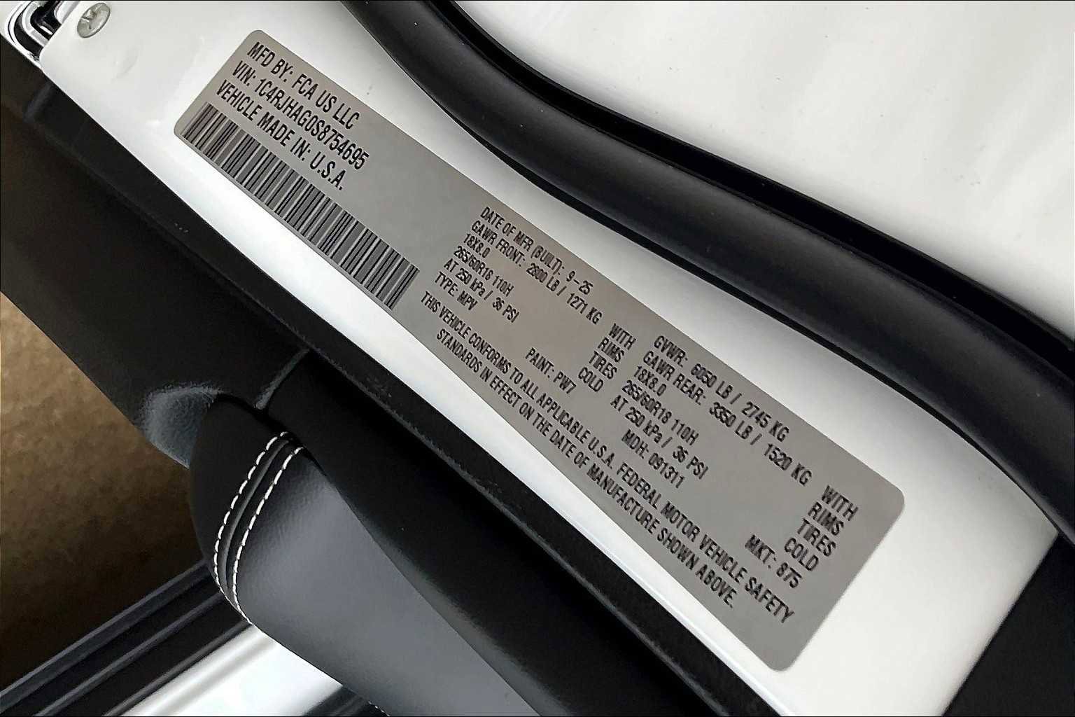 New 2025 Jeep Grand Cherokee Altitude image 20