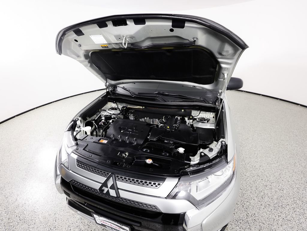 Used 2020 Mitsubishi Outlander ES image 12