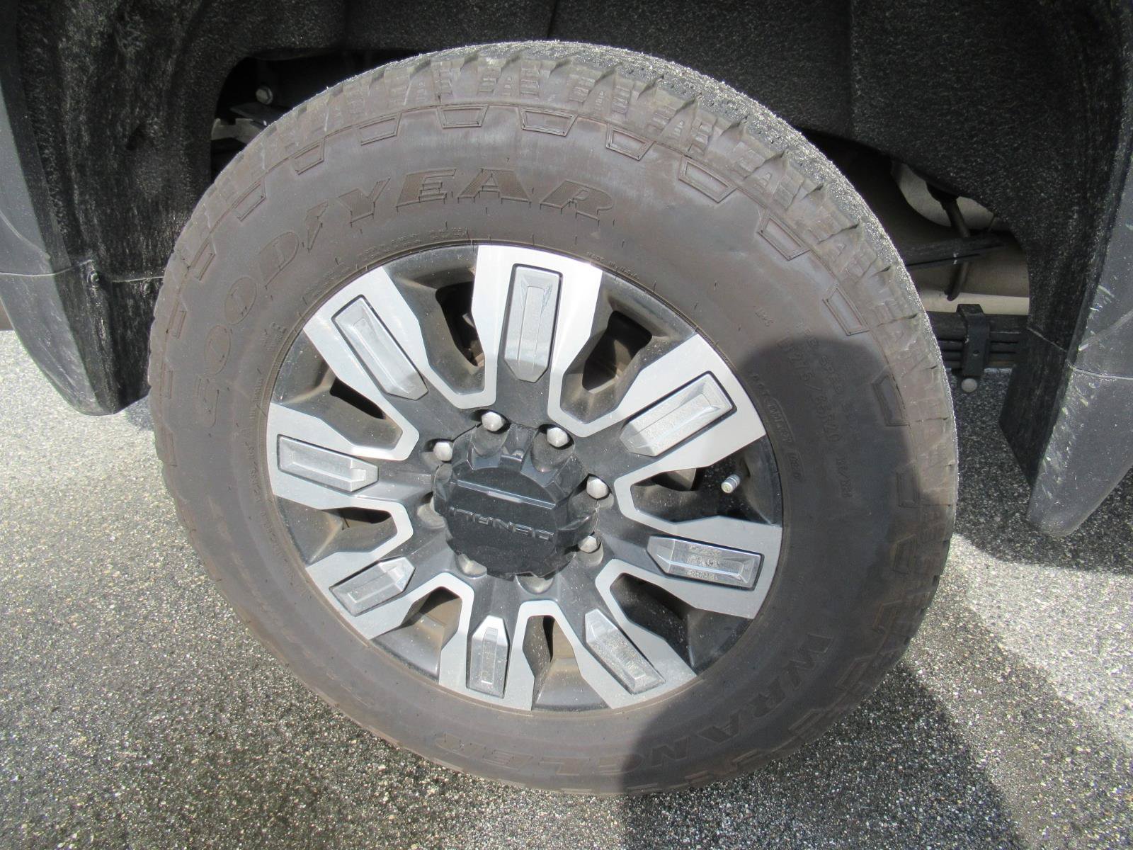 Used 2025 GMC Sierra 2500 Denali w/ Denali Reserve Package AWD/4WD image 5