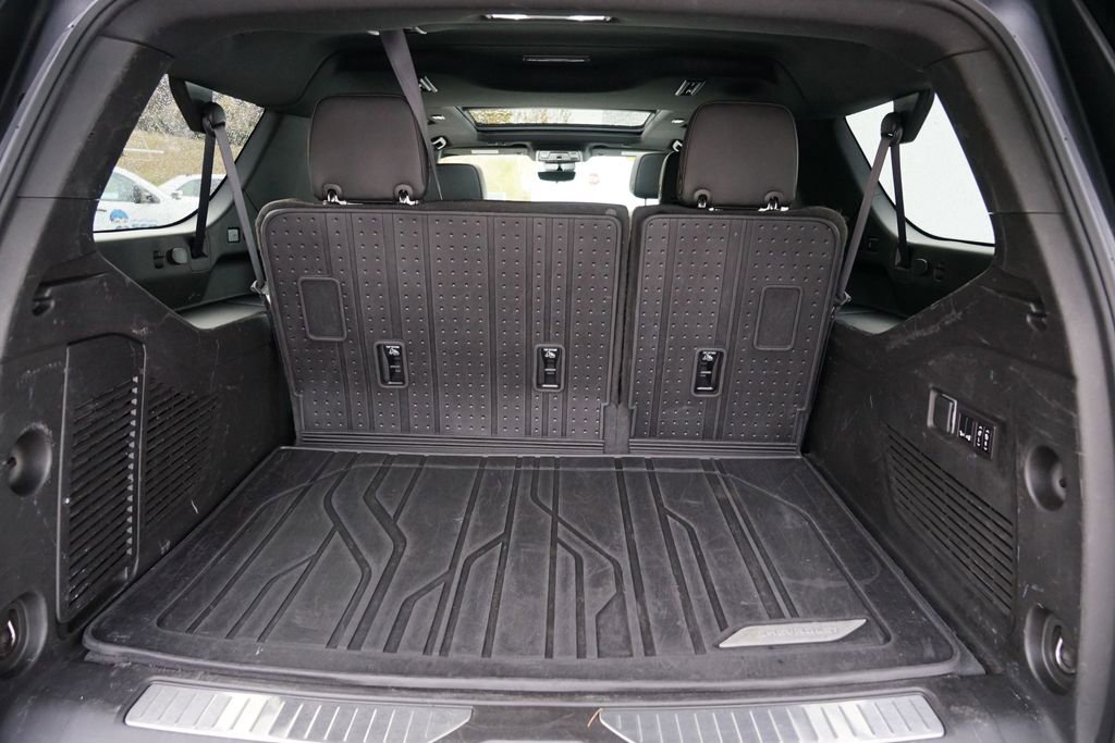 Used 2023 Chevrolet Suburban High Country w/ Premium Package image 28
