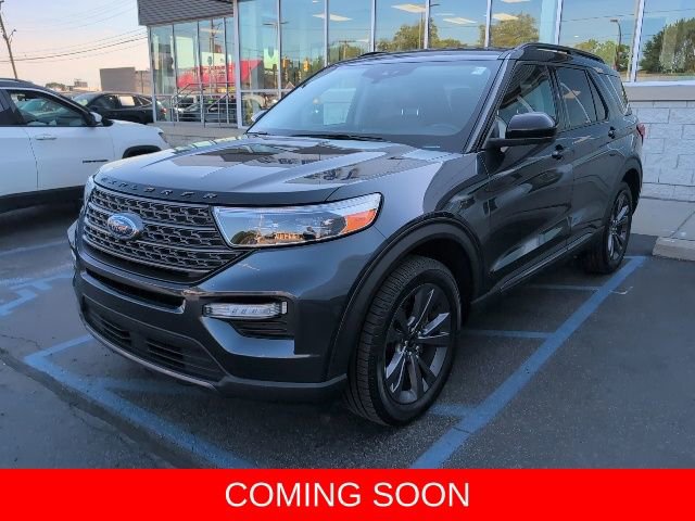 Used 2022 Ford Explorer XLT w/ Equipment Group 202A AWD/4WD image 3