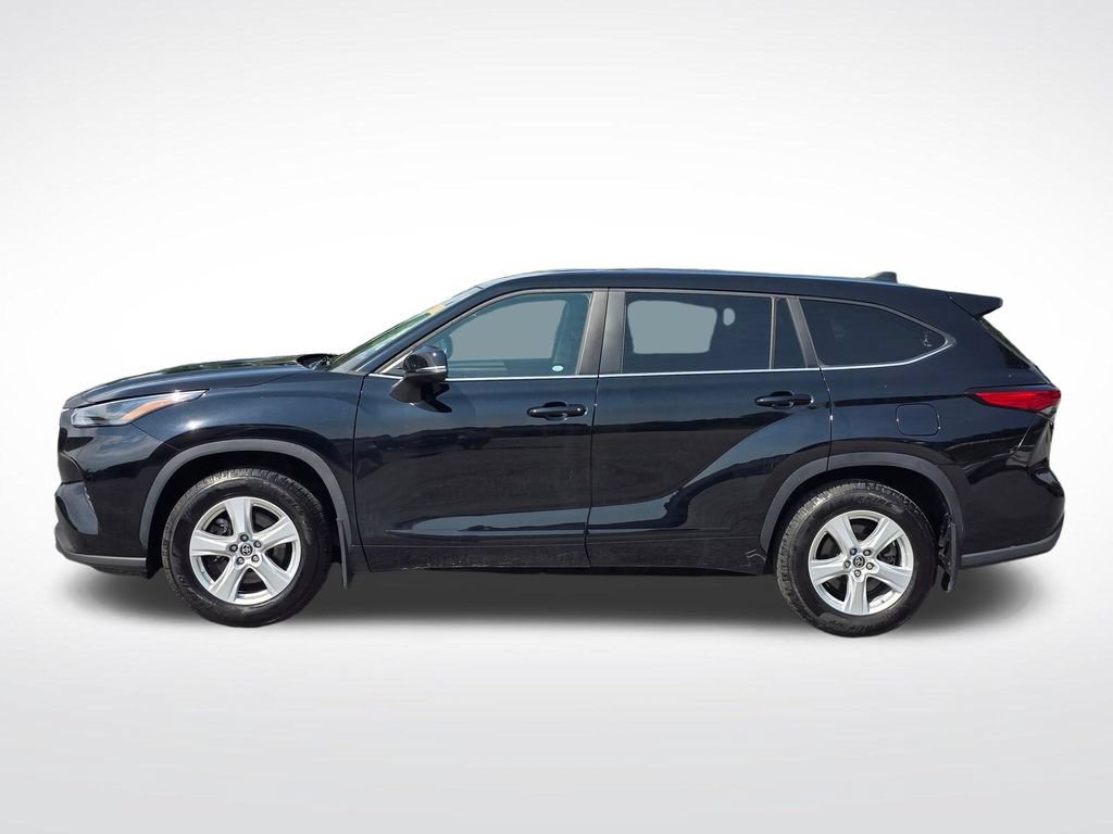 Used 2023 Toyota Highlander LE FWD image 12