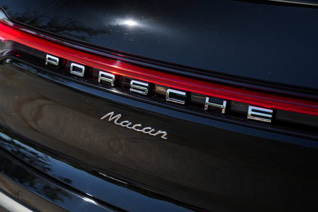 Certified 2026 Porsche Macan AWD/4WD image 16