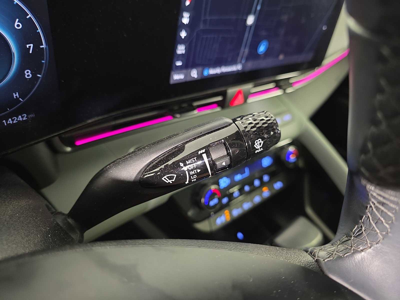 Used 2024 Hyundai Elantra Limited image 26