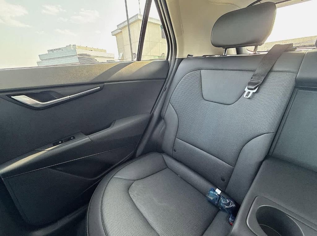 New 2025 Kia Niro SX Touring image 13
