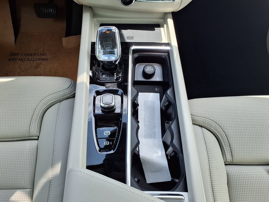 New 2026 Volvo XC60 T8 Ultra w/ Protection Package Premier AWD/4WD image 27