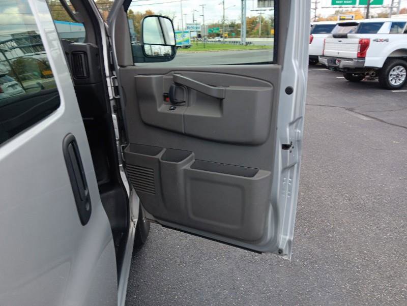 Used 2020 Chevrolet Express 3500 w/ Driver Convenience Package image 16