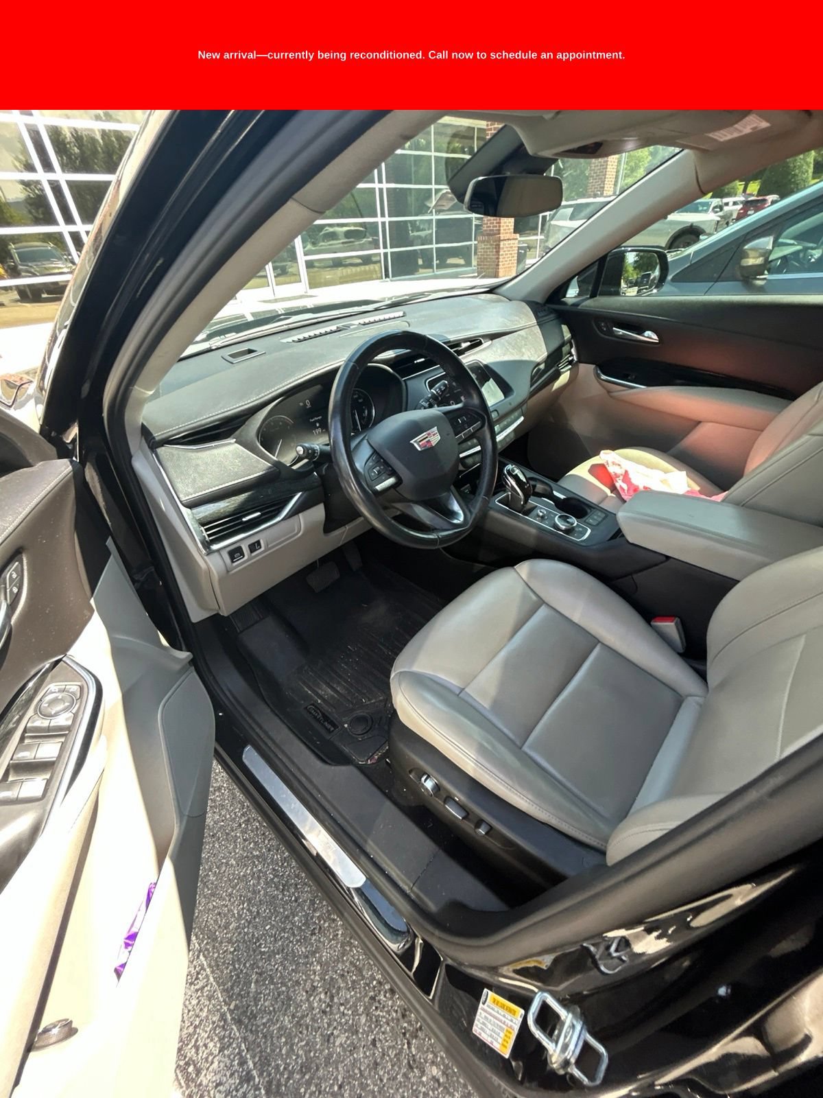 Used 2021 Cadillac XT4 Premium Luxury FWD image 2