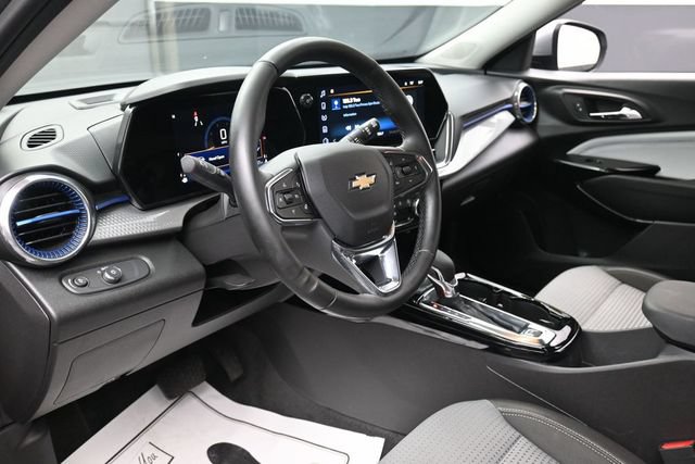Used 2025 Chevrolet Trax LT w/ Driver Confidence Package FWD image 15
