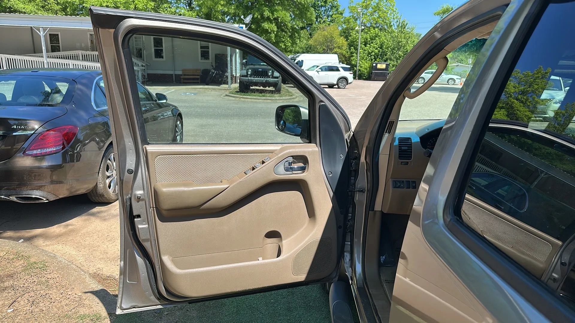Used 2005 Nissan Frontier LE w/ (J01) Sunroof Pkg RWD image 13
