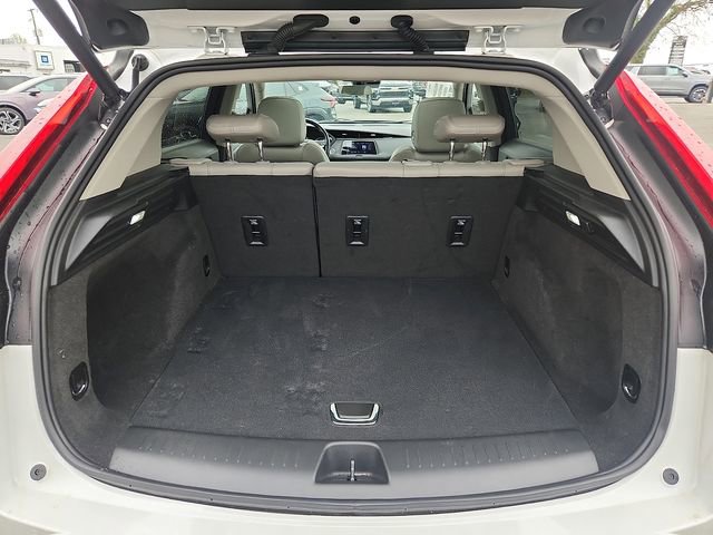 Used 2023 Cadillac XT4 Luxury w/ Cold Weather Package FWD image 29