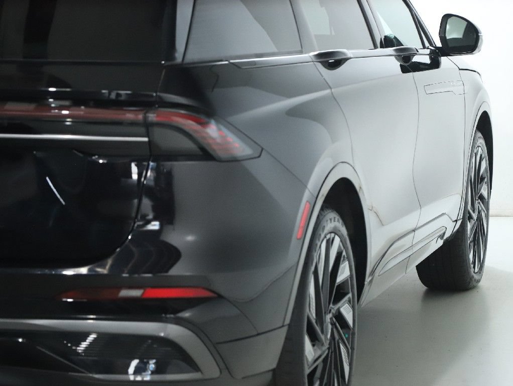 Certified 2025 Lincoln Nautilus Reserve w/ Jet Appearance Package AWD/4WD image 47