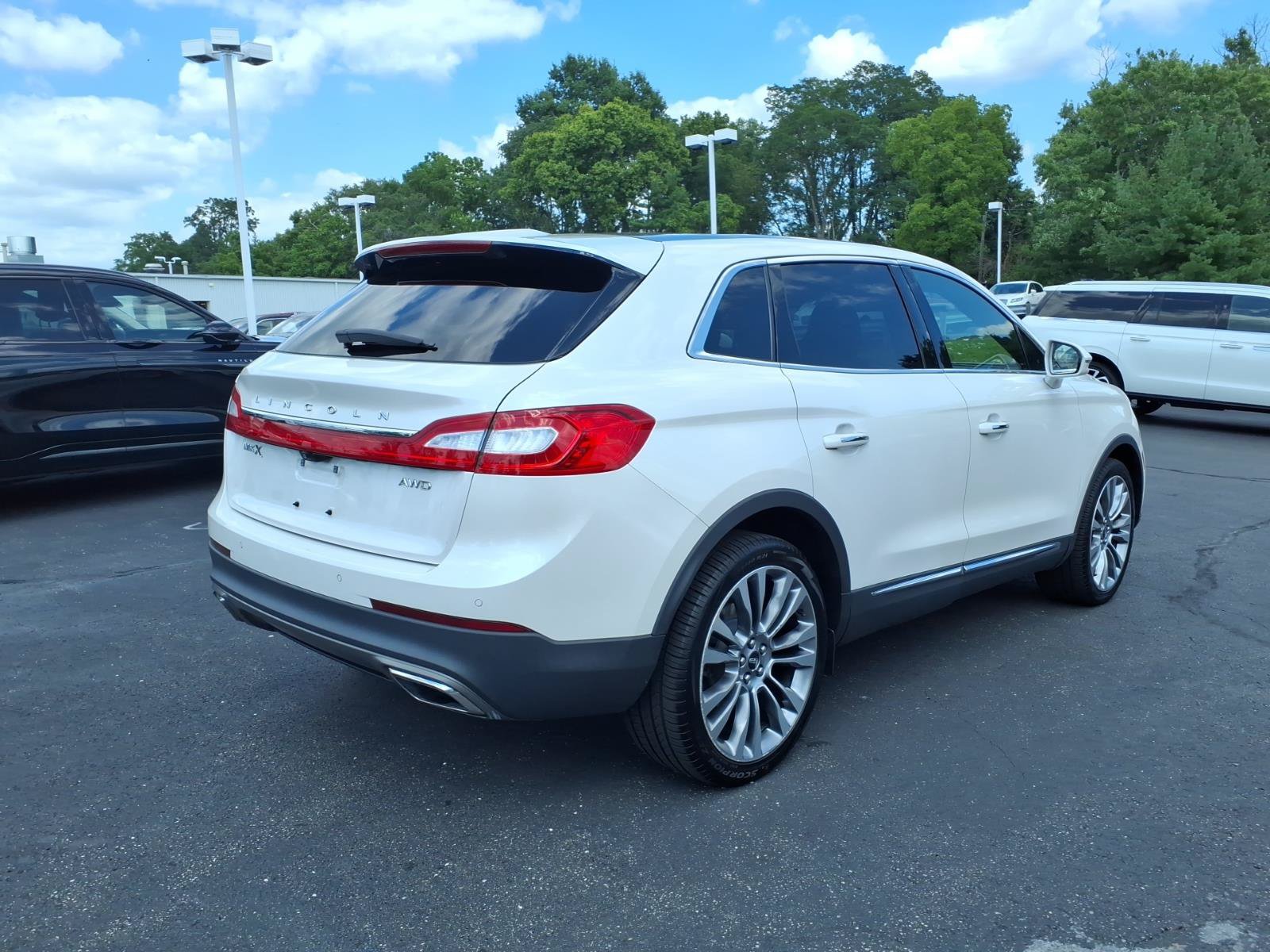 Used 2017 Lincoln MKX Reserve w/ Driver Assistance Package AWD/4WD image 7