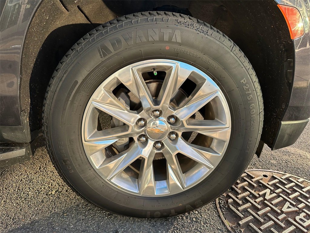 Used 2024 Chevrolet Suburban Premier image 9