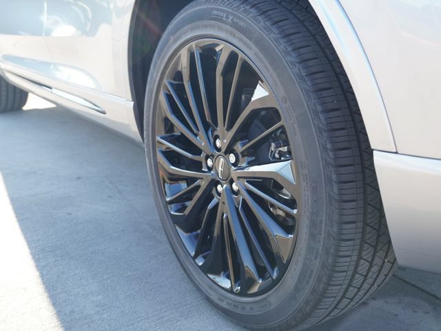Used 2024 Lincoln Corsair Reserve w/ Equipment Group 201A FWD image 17
