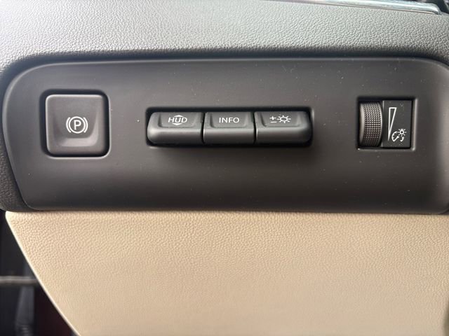Used 2023 Buick Enclave Avenir w/ Avenir Technology Package AWD/4WD image 23