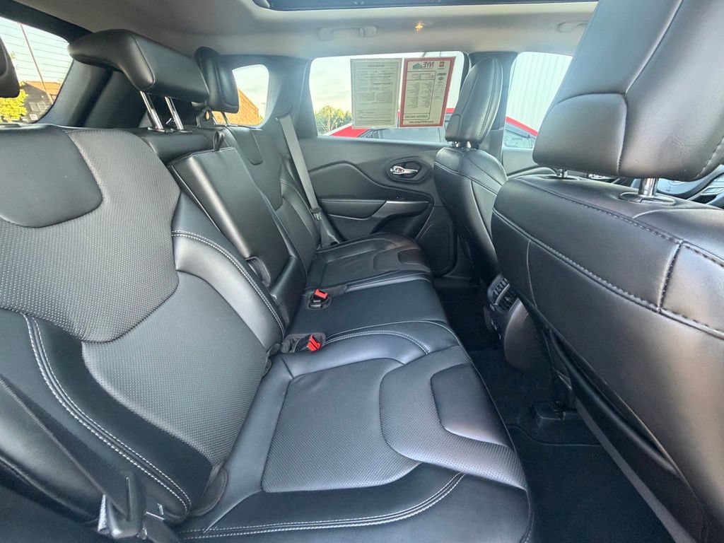 Used 2022 Jeep Cherokee Latitude Lux w/ Sun & Sound Group AWD/4WD image 46