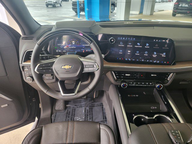 New 2025 Chevrolet Suburban High Country image 3